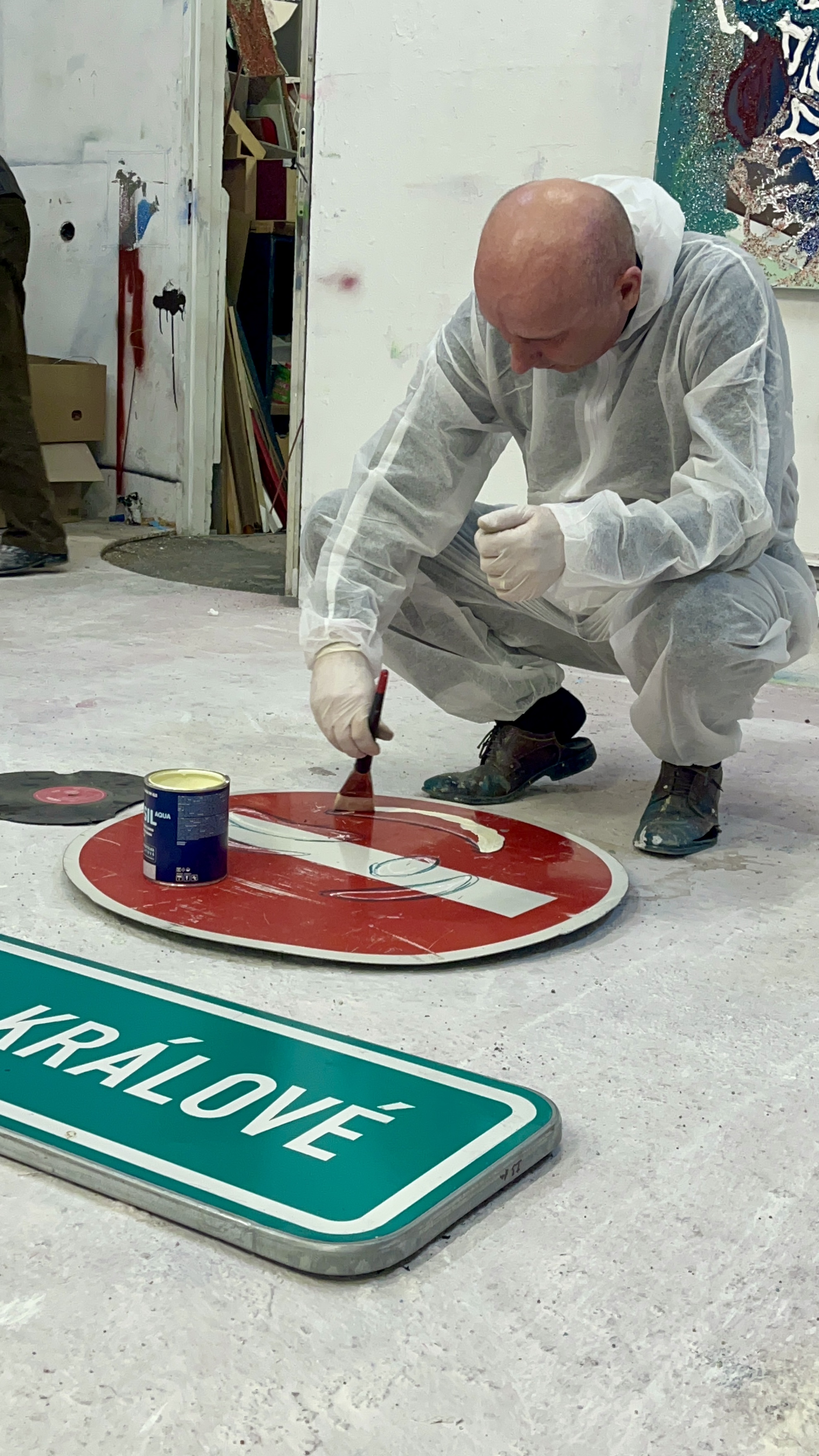 Ludvík Baleka v ateliéru Petra Písaříka